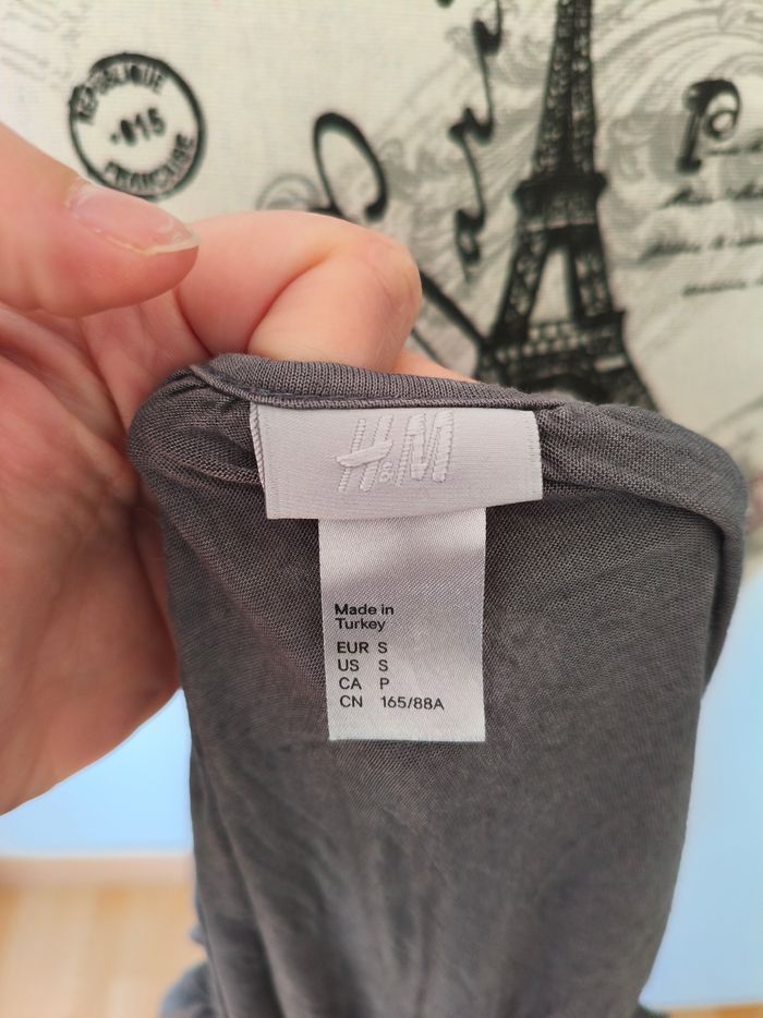 🌸Top gris anthracite H&M à fleurs🌸 - photo numéro 6