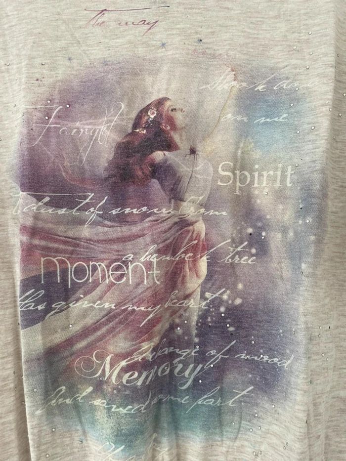 Haut t-shirt beige crème motifs imprimés féérique violet lila avec manches 3/4 - photo numéro 2