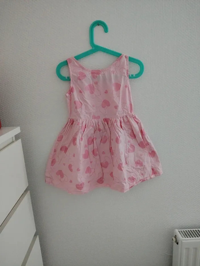 Robe cœur très bon état 4 ans - photo numéro 2