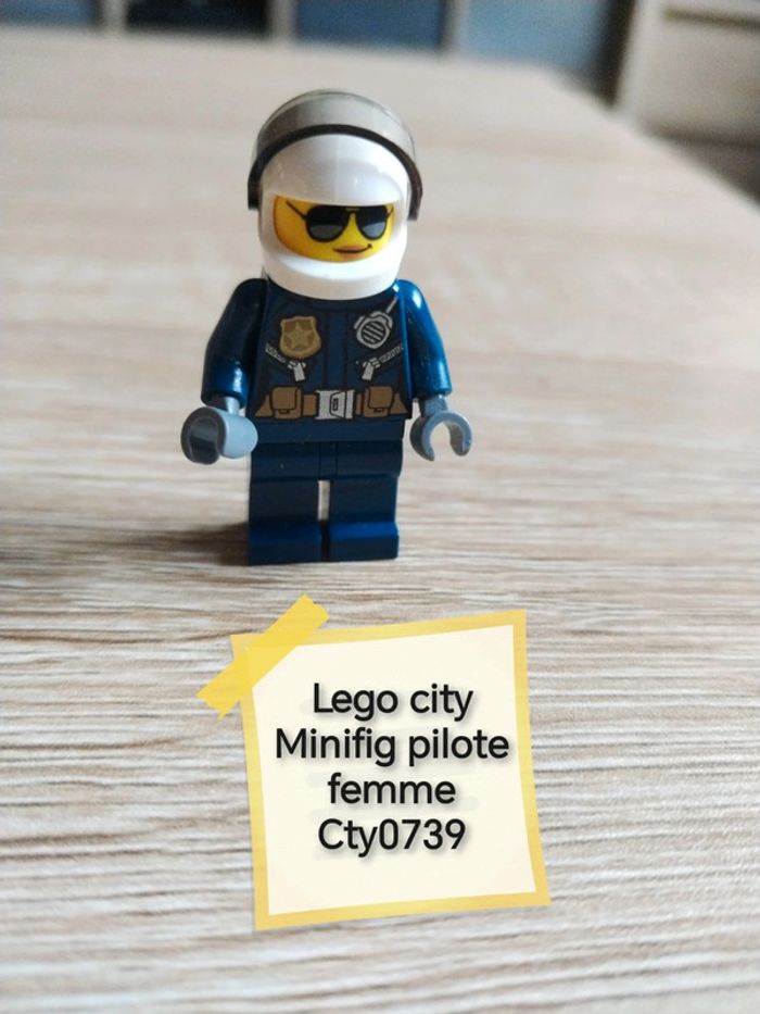 Lego city minifig pilote femme cty0739