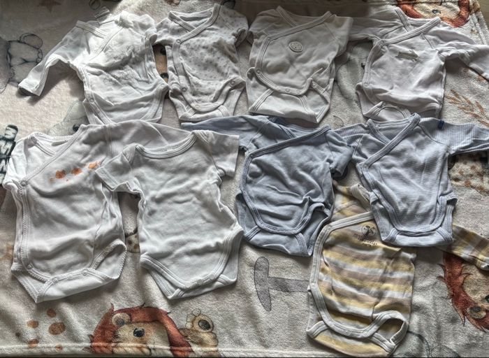 Lot de 10 bodys taille naissance