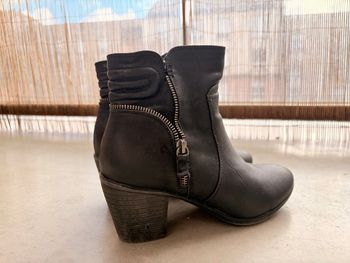 Bottines à petits talons -similicuir noir
