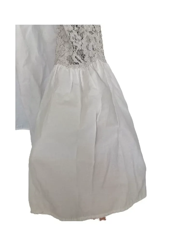 Blouse blanche à dentelles - photo numéro 2