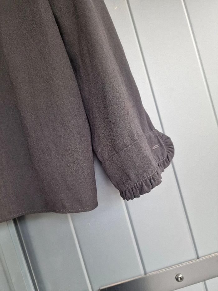 Haut noir manches longues avec details volants - photo numéro 5