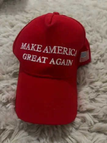 Casquette rouge make america