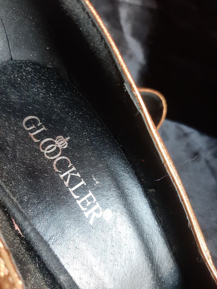 Escarpins noirs et dorés - photo numéro 4