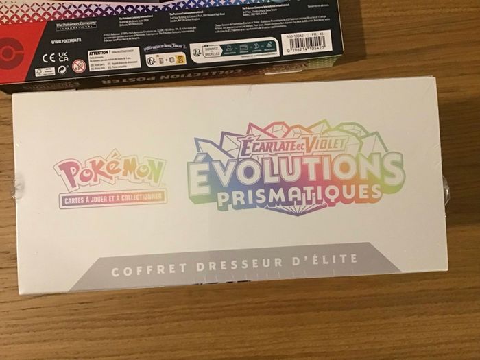 Lot ETB Coffret poster Cartes Pokémon Évolutions prismatiques Boosters Evoli - photo numéro 5