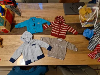 Lot 4 gilets 3 mois