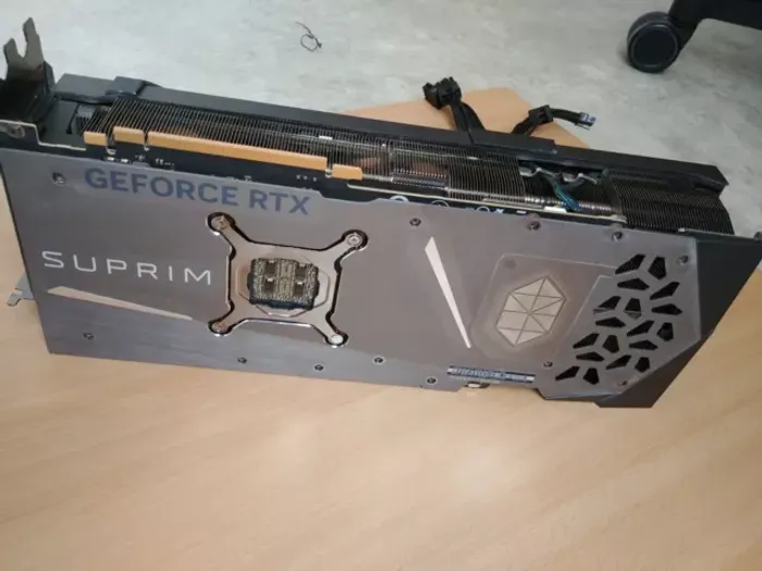 SUPRIM X carte graphique GeForce RTX 4090 - photo numéro 4