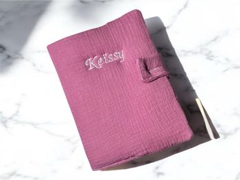 Protège carnet de santé en gaze de coton personnalisé brodé