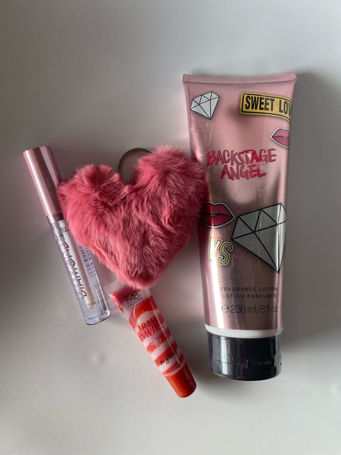 Lotion pour le corps + gloss + accessoires - photo numéro 2