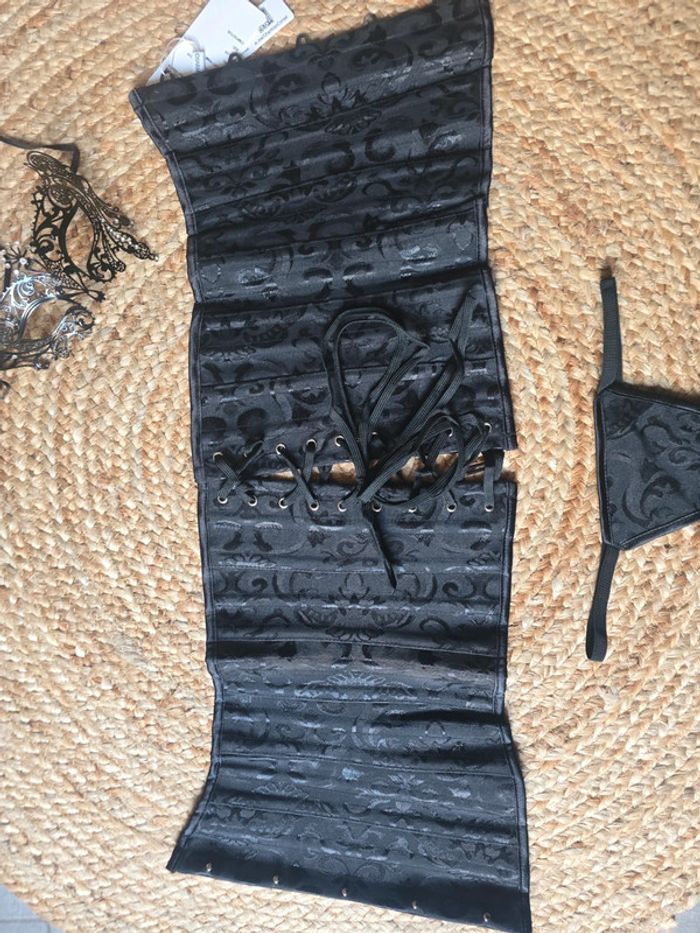 Corset + strings luxe marque charmian taille M neuf avec étiquettes - photo numéro 9