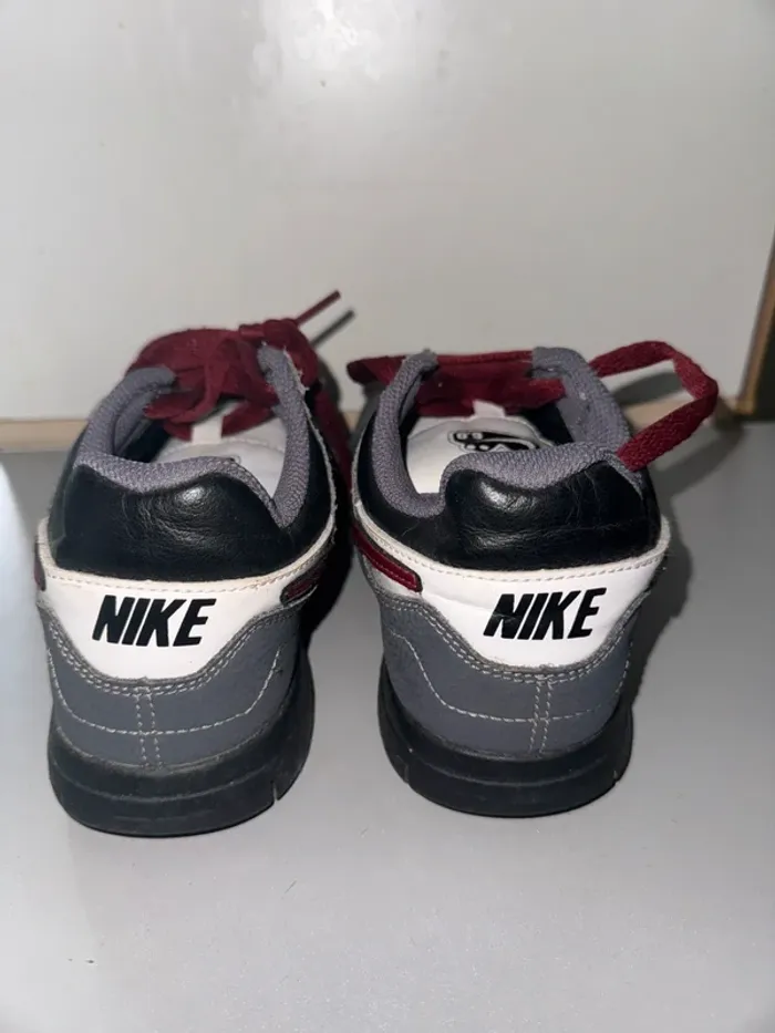 Baskets Marque Nike taille 36 - photo numéro 3