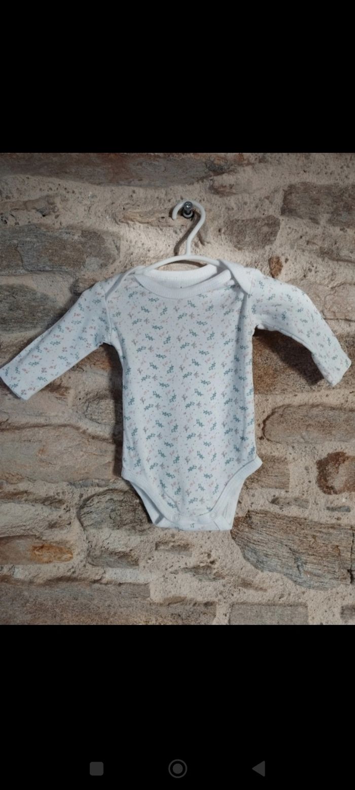 Lot de 4 bodies, taille 1mois - photo numéro 3