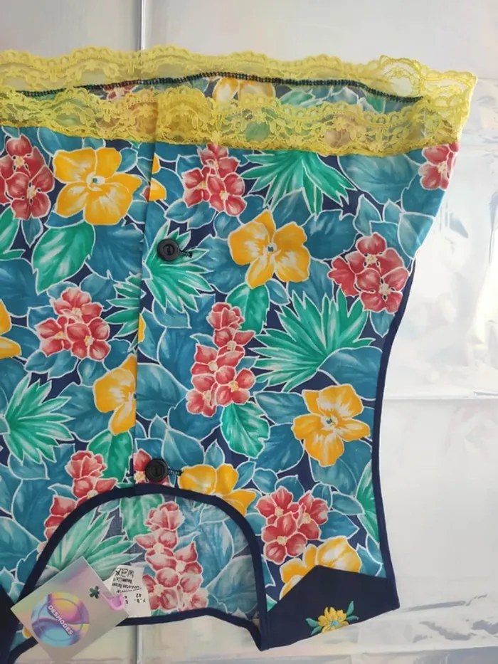 Crop top upcylé à partir d'un tablier fleuri vintage - photo numéro 6
