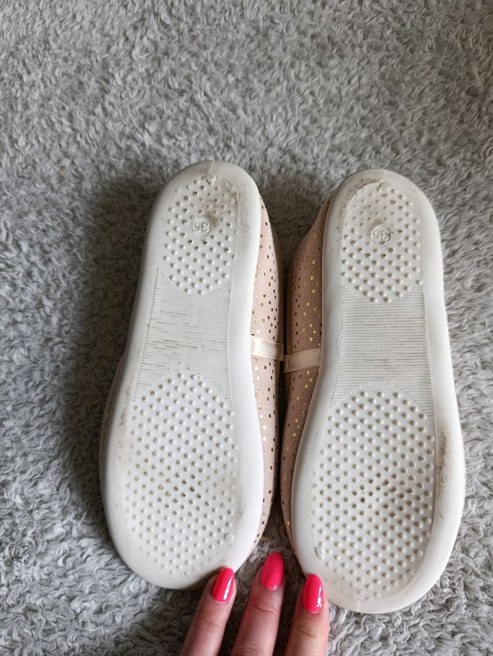 Chaussons / ballerines fille Kiabi – taille 25 - photo numéro 3