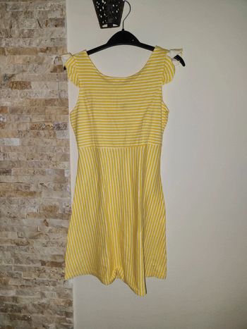 Robe d'été jaune et blanche