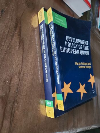 Lot de 2 livres : development & the foreign