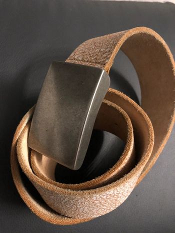 Ceinture épaisse « Saddler » en cuir craquelée blanc T85 portée 1 fois