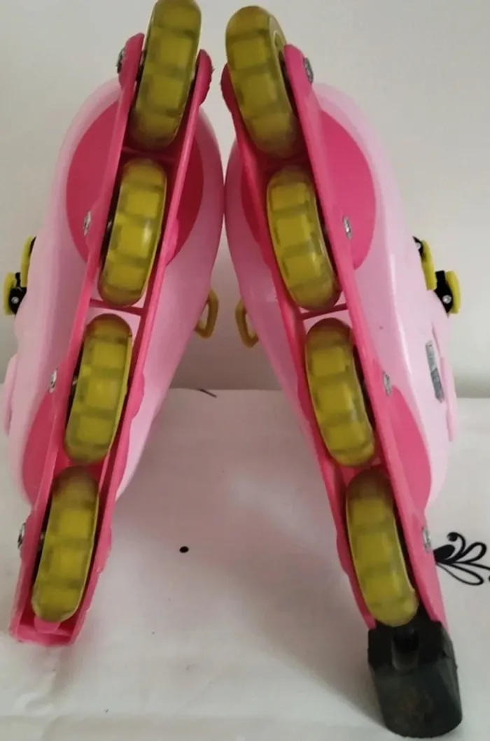 Roller rose évolutif thème princesse en ligne 4 roues Decathlon taille 28-30 - photo numéro 6