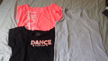 lot de tee-shirts et débardeur