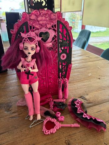 À vendre poupée monster high draculora 