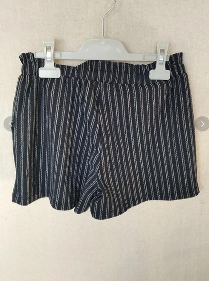 short noir rayé 10 ans Kiabi - photo numéro 2