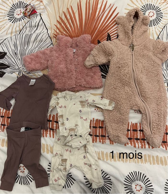Lot de vêtements taille 1 mois
