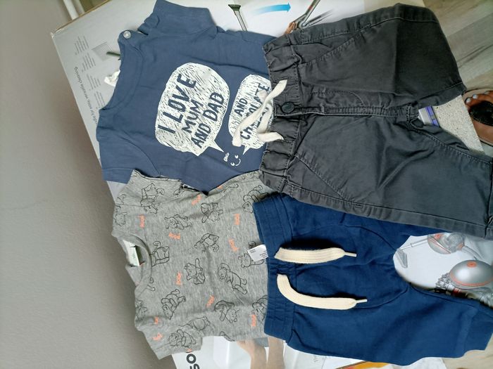 Lot de vêtements bébé