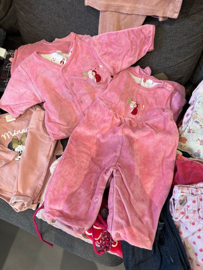 Gros lot de vêtements fille 3 mois - photo numéro 3