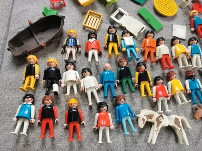 Gros lot 81 accessoires personnages et chevaux playmobil geobra vintage 1974 - photo numéro 4
