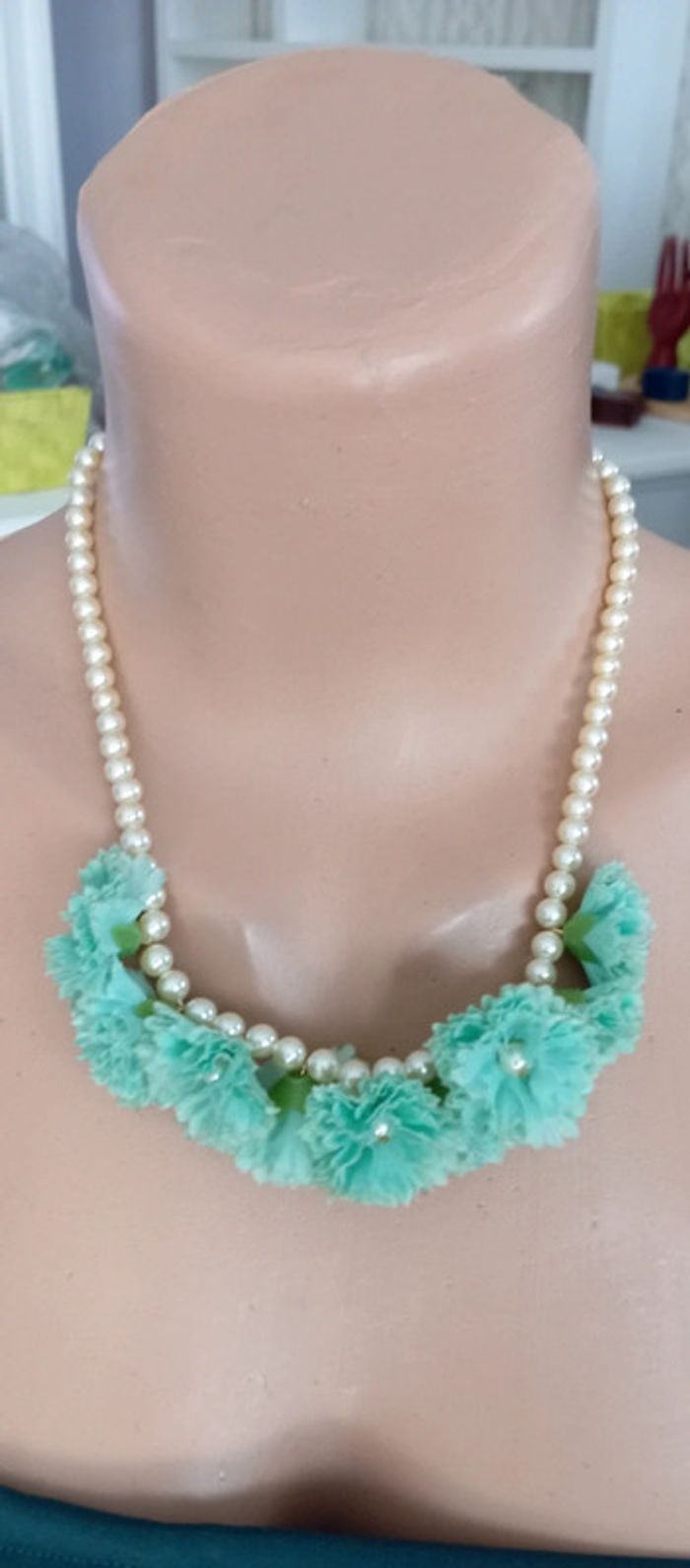 Collier de perles et de fleurs - photo numéro 3