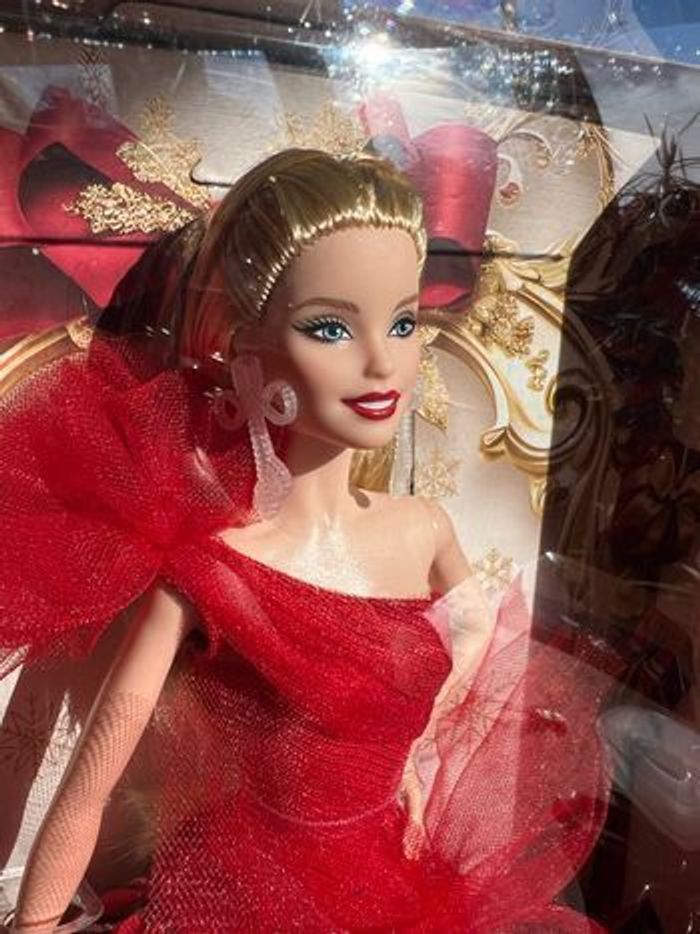 Poupée Barbie signature Joyeux Noël Blonde : Holiday Barbie 2024 - photo numéro 2