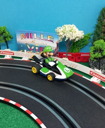 Voiture pour circuit Carrera GO Mario kart 8 "Luigi"