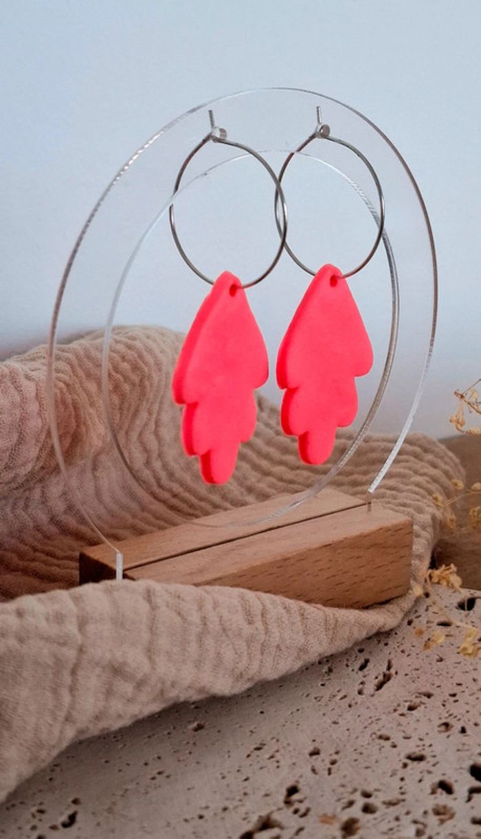 Boucles d’oreilles Feuille Rose Fluo – Création artisanale & unique - neuve 🌿 - photo numéro 3