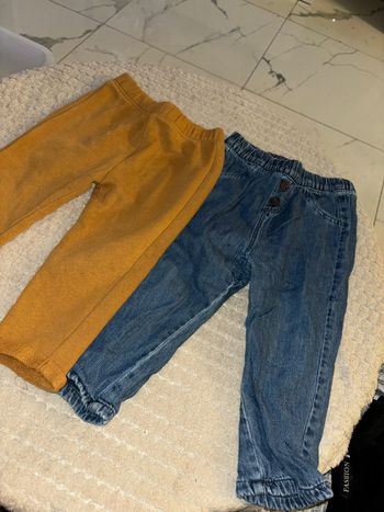 Lot de 2 pantalons jean tape à l’œil et Kiabi taille 24 mois très bon état