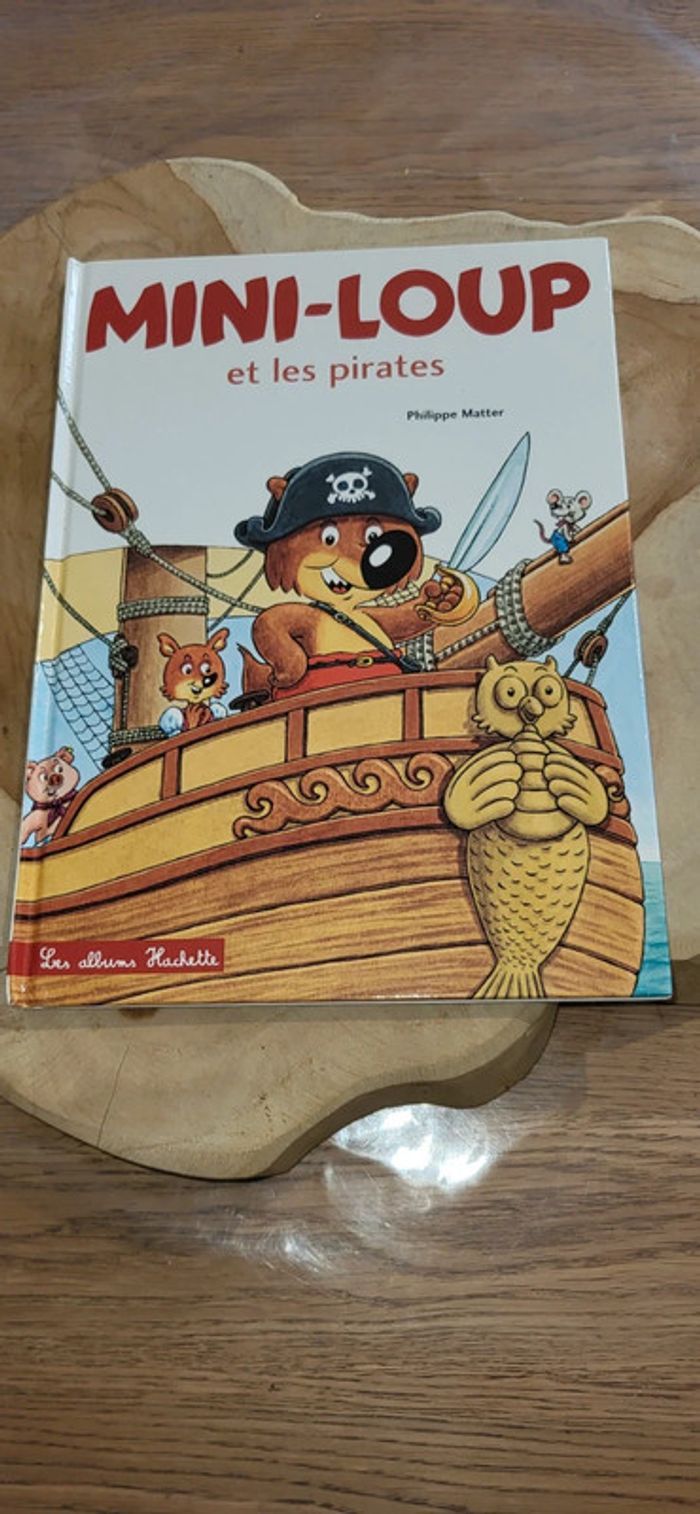 Livre mini loup et les pirates