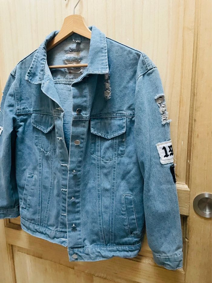 Veste en jean destroy customisée “Where is my mind?” originale, bleu clair - taille S - photo numéro 13