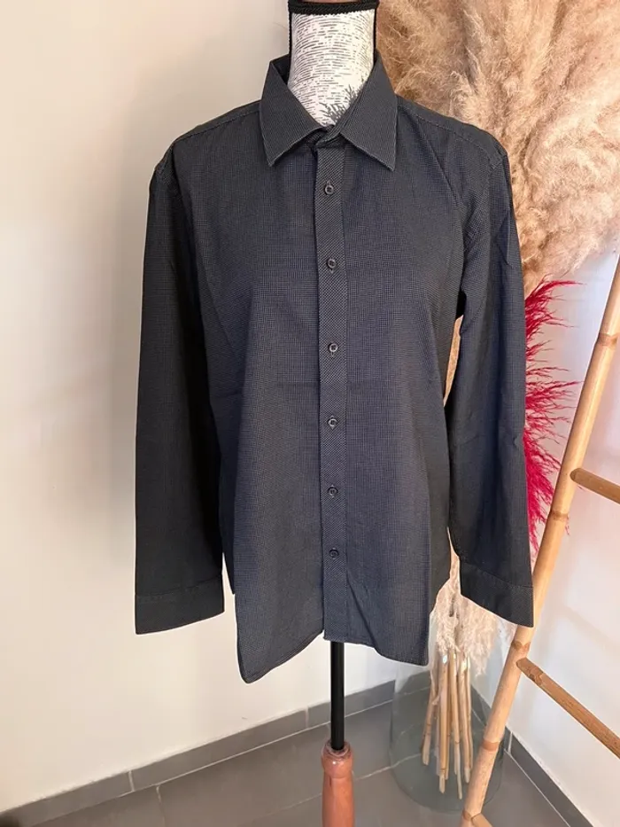 Chemise à carreau noir et gris