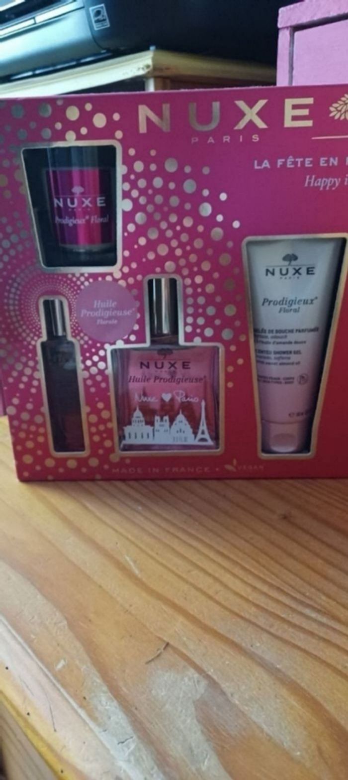 Très beau coffret de beauté nuxe