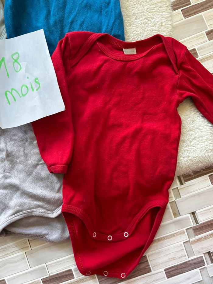 Lot de 4 bodies ~ 18 mois - photo numéro 2