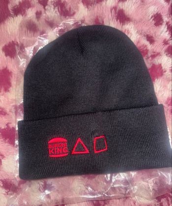 Bonnet noir et rouge squid game logo Burger King 