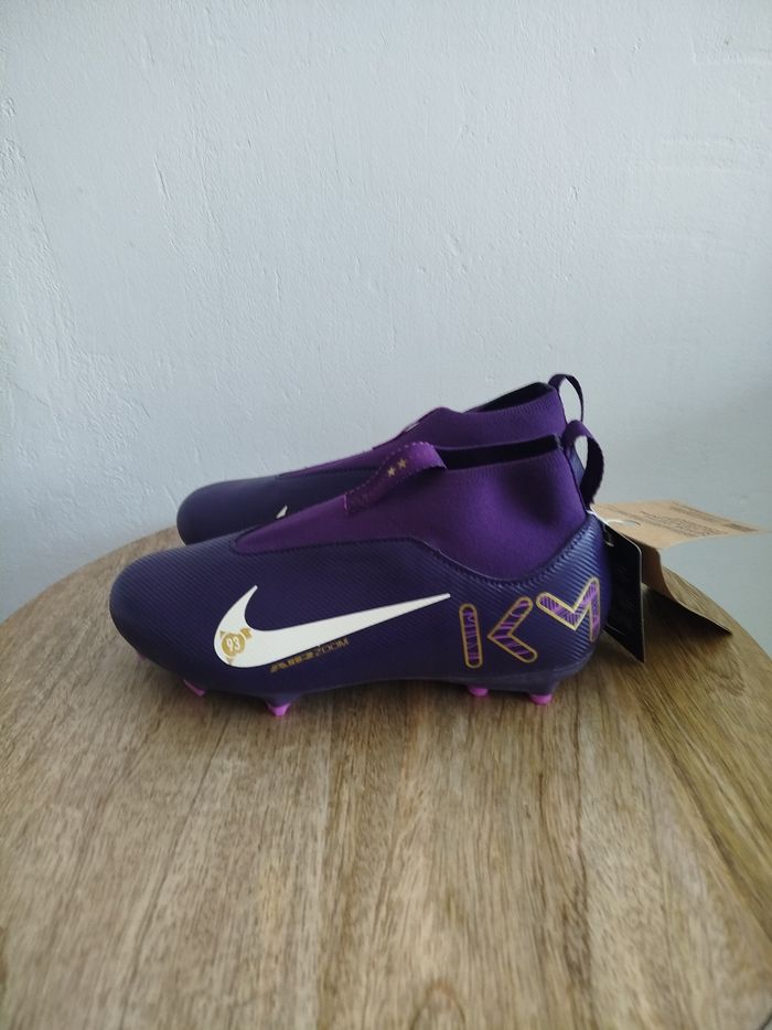 Crampons Nike T 35,5 - photo numéro 4
