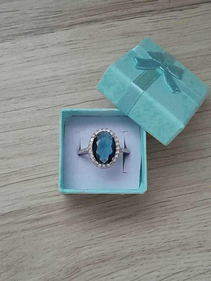 Superbe bague, strass, pierre ovale, bleue marine, taille 60 - photo numéro 1