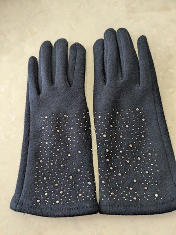 Jolie paire de gants perlées. Taille M