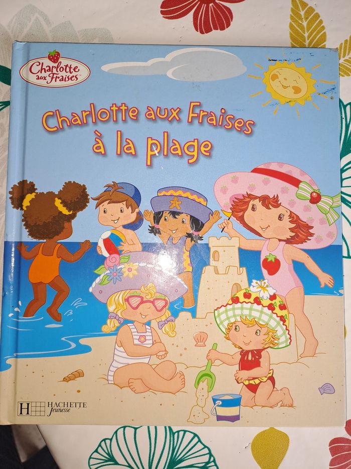 Charlotte aux fraises à la plage