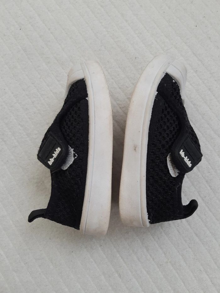 Chaussures mixte noire et blanche 23 - photo numéro 3