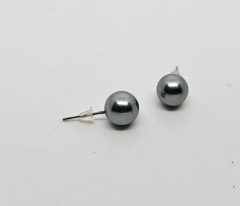 Paire de boucles d'oreilles.
Neuve.
Grosse boule
