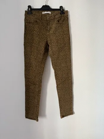 Jean léopard en très bon état taille 36 Zara