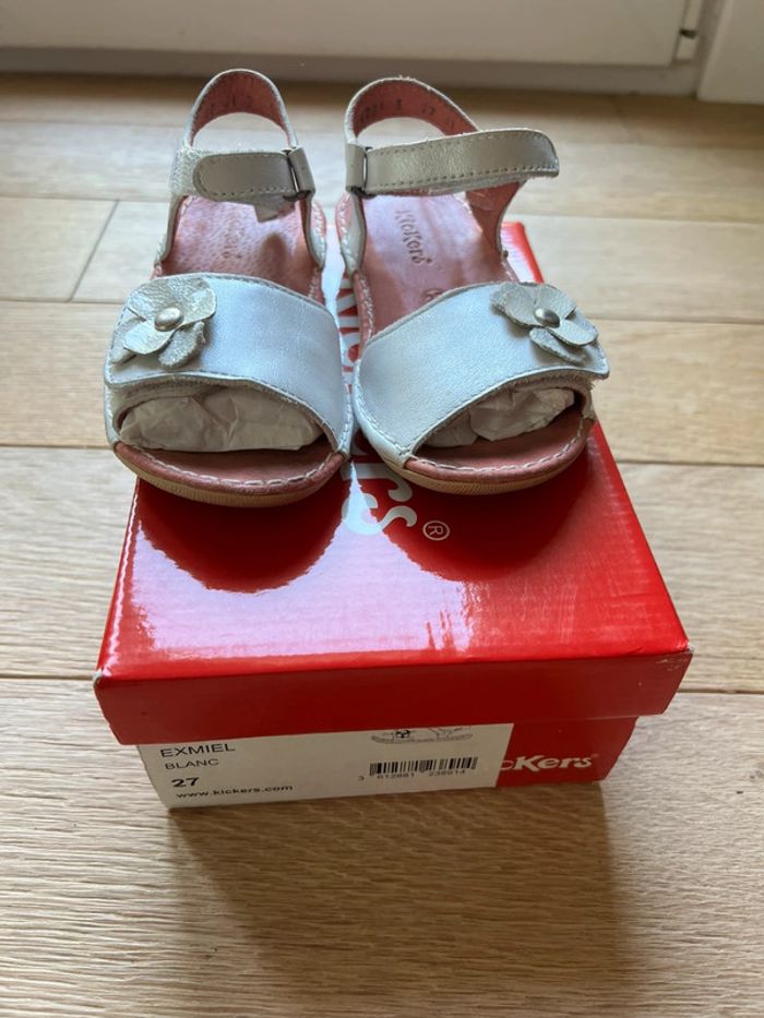 Vend sandales kickers blanc très bon état taille 27 - photo numéro 2